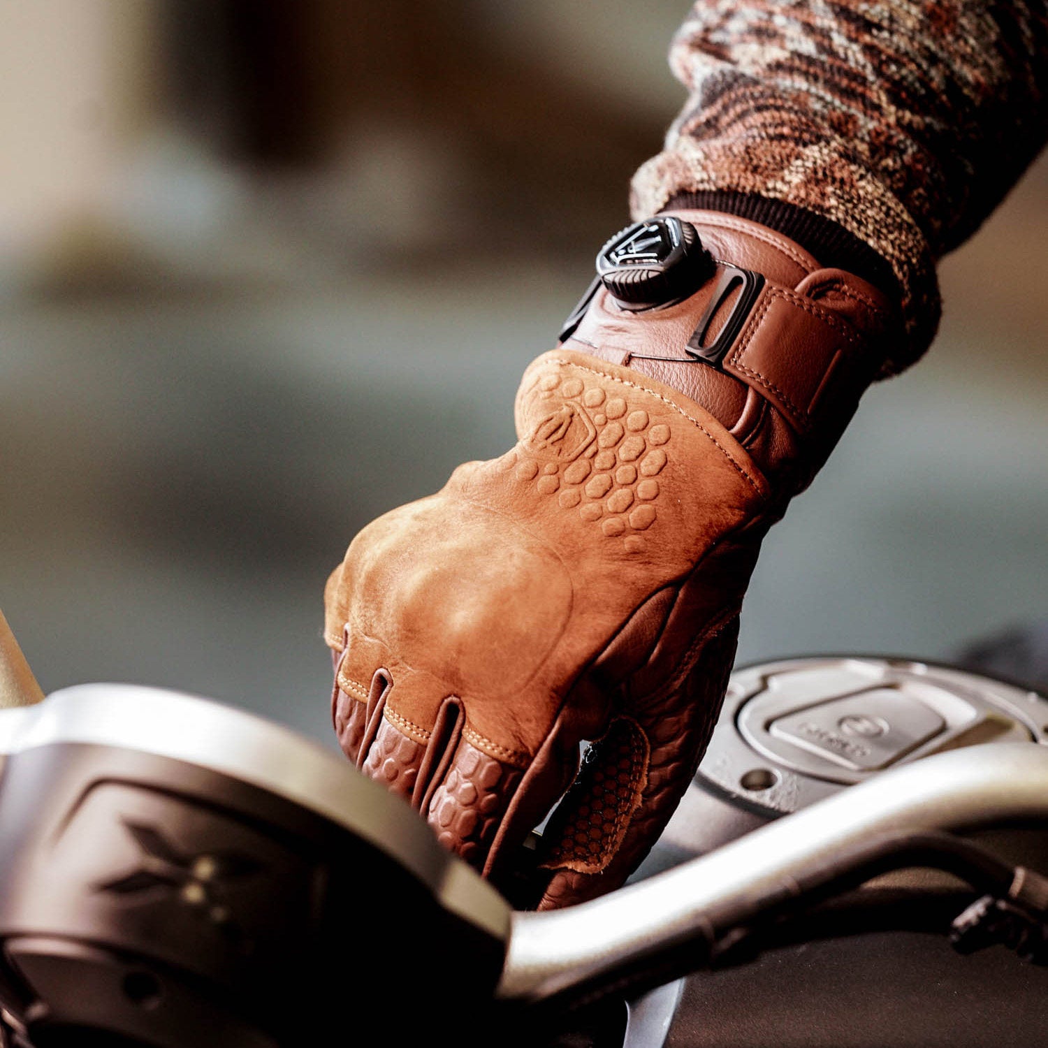 Autumn/Winter Warm Retro Cowhide Motorcycle Gloves-G48