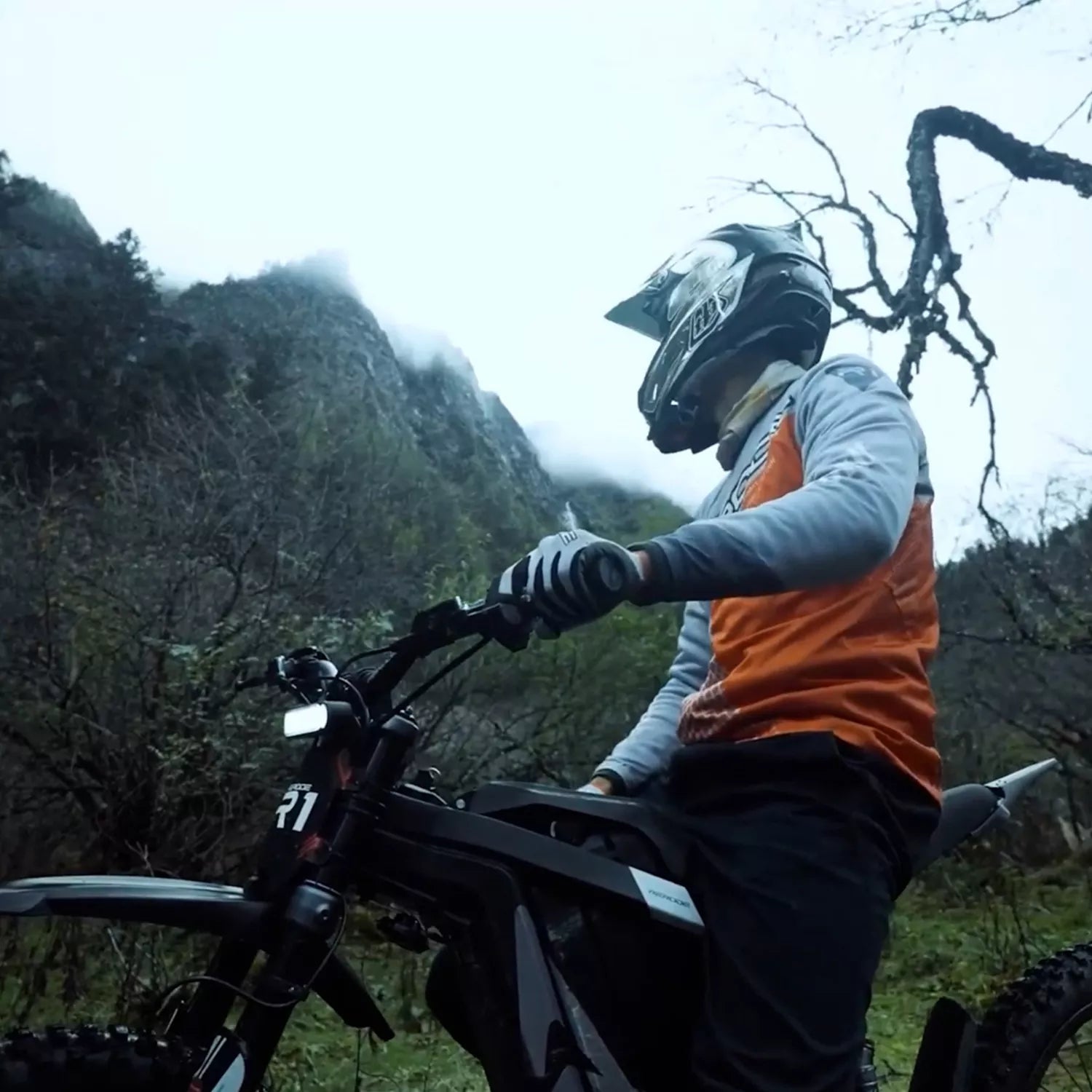 8000W Electric Off-Road Motorcycle 72v 35Ah 50 km/h-R1