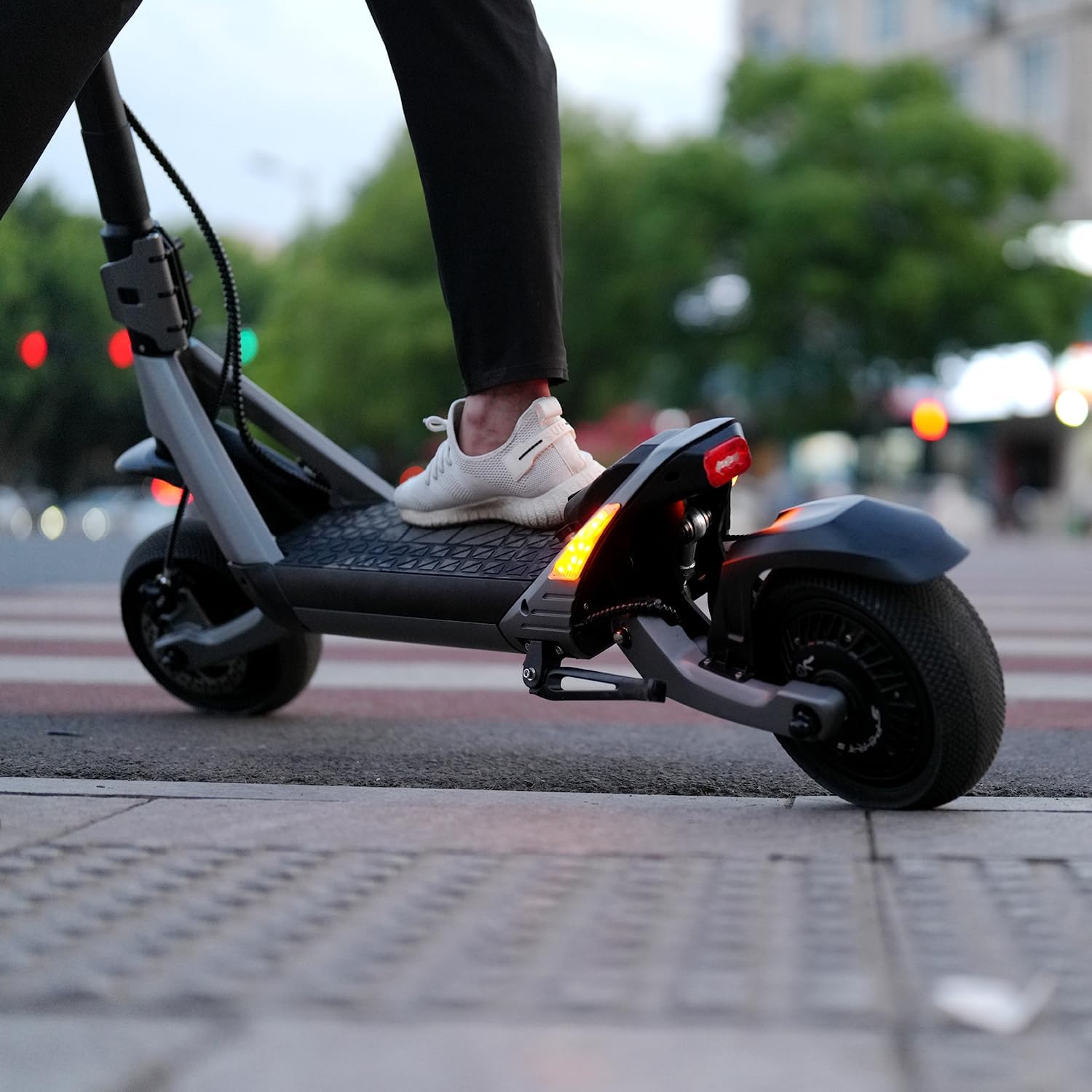 3200W Electric Scooter 23Ah 60V Battery 38 Miles Long Range - F6