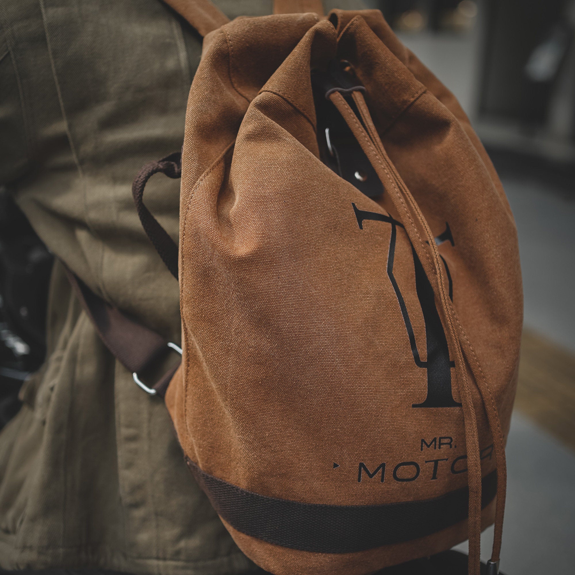 Retro Canvas Large-Capacity Outdoor Motorcycle Backpack-B10